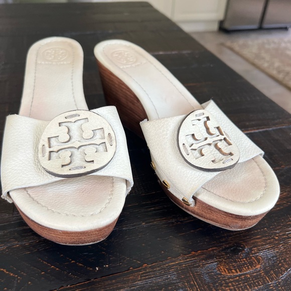 Tory Burch wedge sandals. Cream color, hardware great, size 9 - Picture 1 of 9